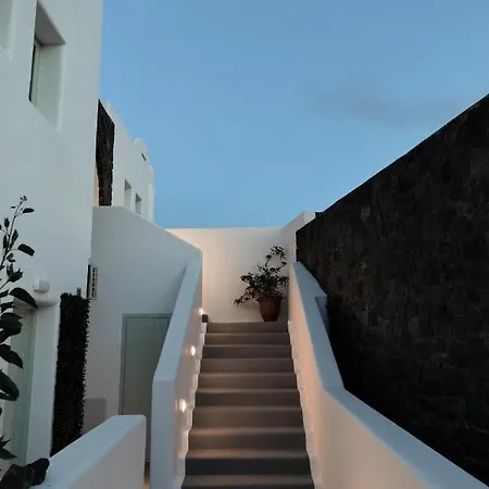 White Element Ξενοδοχείο με διαμερίσματα *